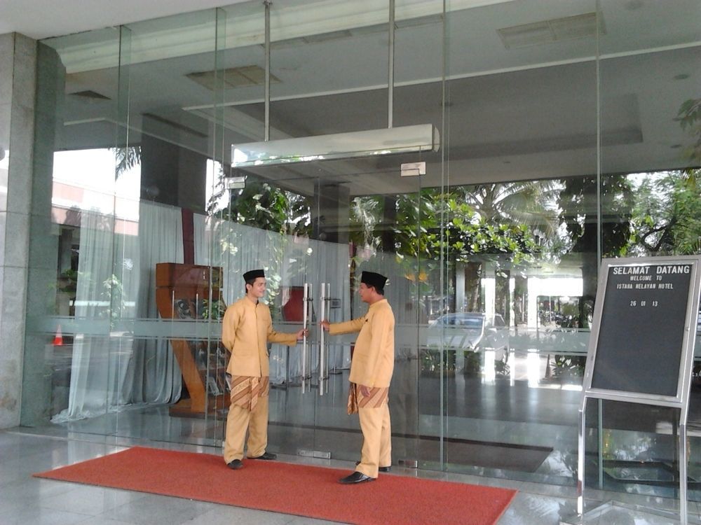 Istana Nelayan Hotel Tangerang Buitenkant foto